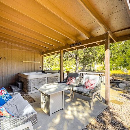 Peaceful Strawberry Cabin Fire Pit And Hot Tub Pine Exterior foto