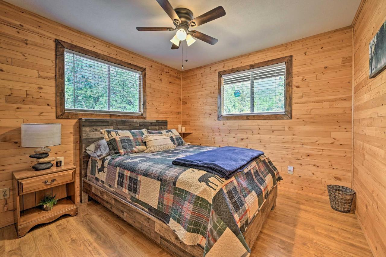 Peaceful Strawberry Cabin Fire Pit And Hot Tub Pine Exterior foto